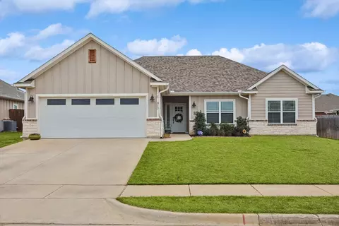 317 Wilson St, Whitesboro, TX 76273