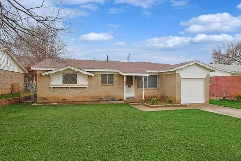 212 S Sheppard Dr, Euless, TX 76040