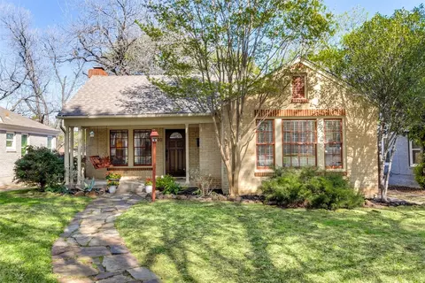 1602 S Montreal Ave, Dallas, TX 75208