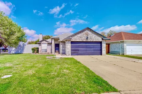 1201 Brookvalley Dr, Arlington, TX 76018