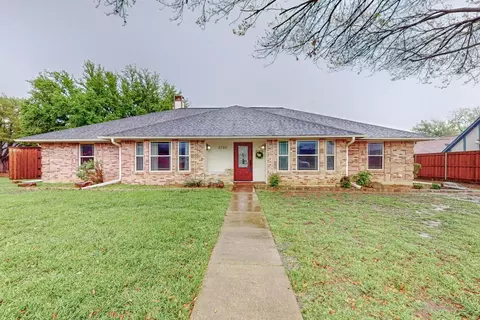 3702 Ridgewood Dr, Grand Prairie, TX 75052
