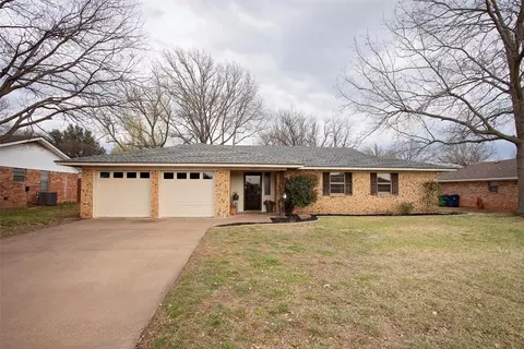 1420 Thomas Ln, Graham, TX 76450