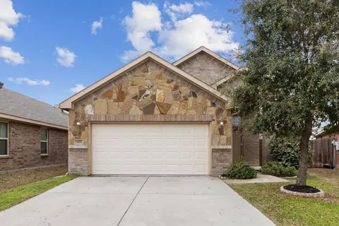 5600 Thunder Bay Dr, Fort Worth, TX 76119
