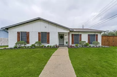 1900 White Rose Ln, Carrollton, TX 75007