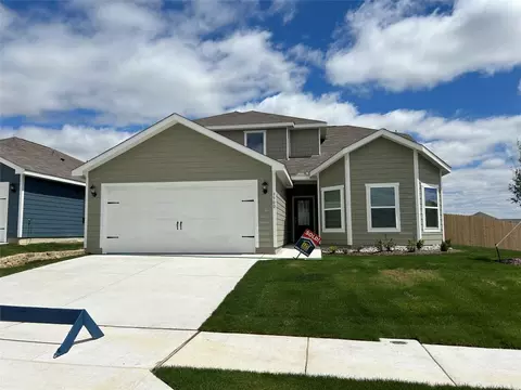 9900 Voyager Ln, Fort Worth, TX 76131