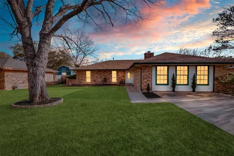 110 Bryn Mawr Ln, Waxahachie, TX 75165