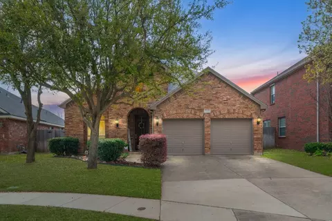 2655 Waterway Dr, Grand Prairie, TX 75054
