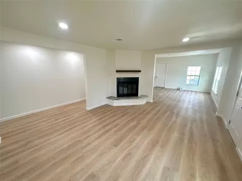 1117 E Chambers St, Cleburne, TX 76031 photo 2