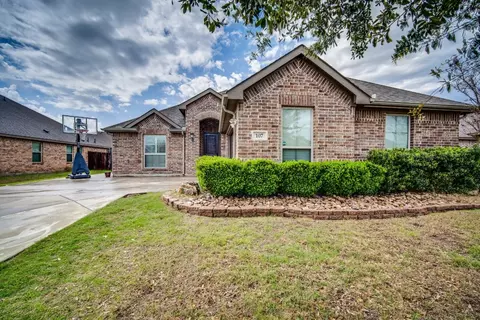 107 Cambridge St, Waxahachie, TX 75165
