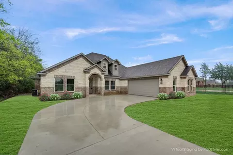 615 Winston Dr, Desoto, TX 75115