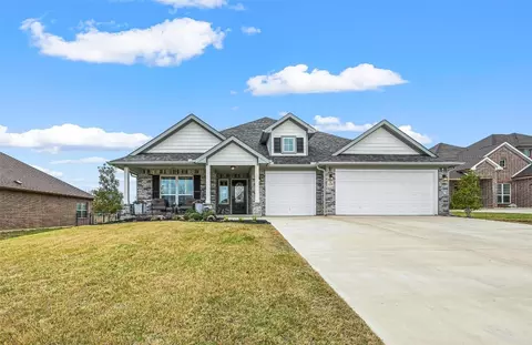 1058 Oak Knoll Dr, Burleson, TX 76028