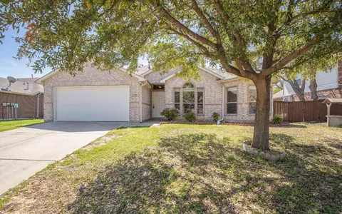 4304 Windy Meadow Dr, Corinth, TX 76208