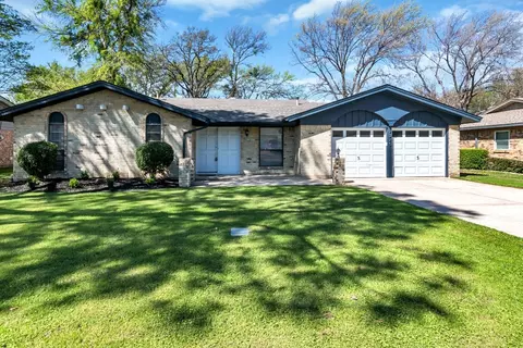 2325 Shady Meadow Dr, Bedford, TX 76021