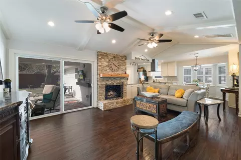 1329 Apache Dr, Richardson, TX 75080 photo 4