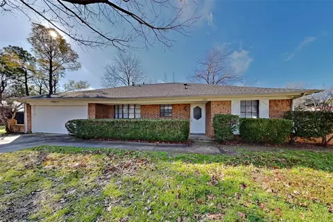2405 Westpark Way Cir, Euless, TX 76040