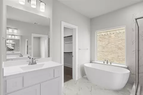 Bath - 3308 Hickory Ln, Celina, TX 75009 photo 3 of 4