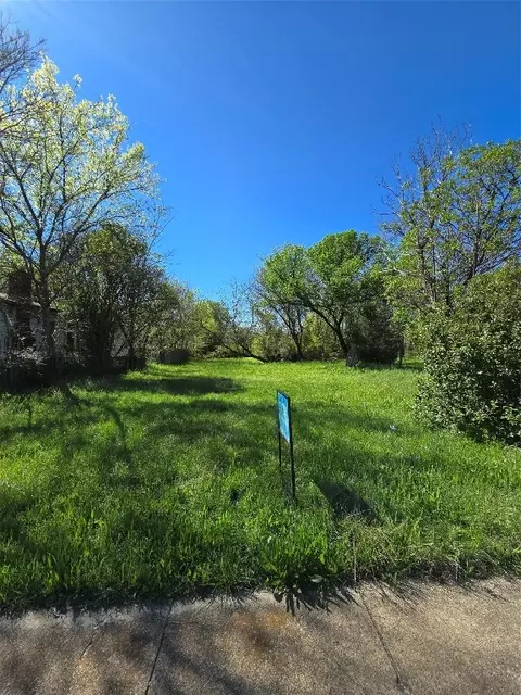 1332 E Maddox Ave, Fort Worth, TX 76104