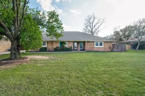 6111 Ten Mile Bridge Rd, Fort Worth, TX 76135