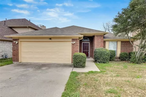 625 Woodacre Dr, Grand Prairie, TX 75052