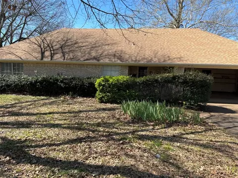 890 28th St SE, Paris, TX 75460