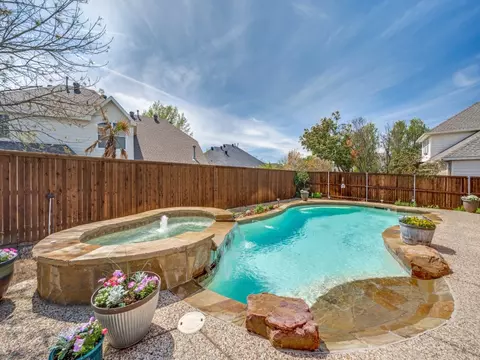 8901 Glen Garden Dr, Mckinney, TX 75072