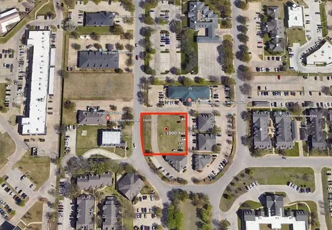 1000 York Dr, Desoto, TX 75115