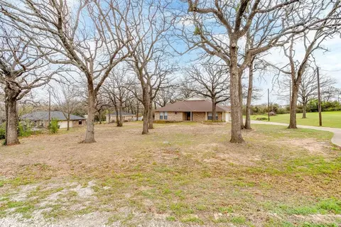 144 Towering Oaks Ct, Burleson, TX 76028
