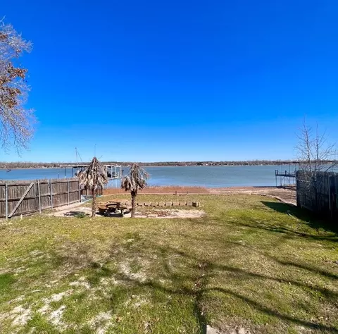 1124 W Lake Dr, Weatherford, TX 76087