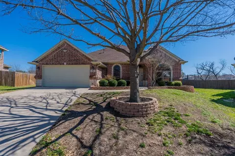 8253 Summerview Ct, Fort Worth, TX 76123
