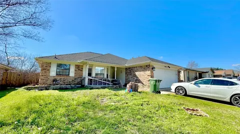 922 Flagstone Dr, Arlington, TX 76017