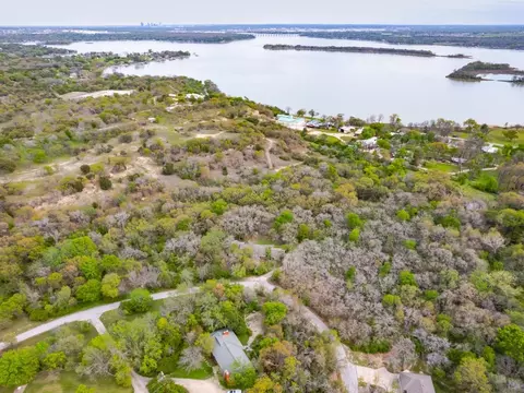 211 Vanshire Rd E, Lakeside, TX 76108