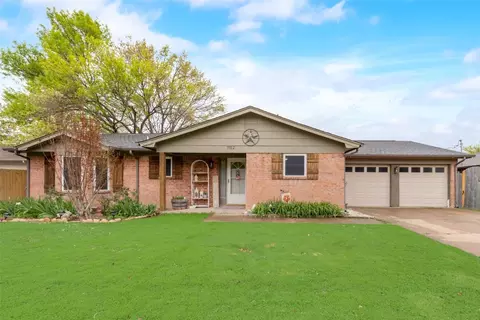 7512 Circle Dr, North Richland Hills, TX 76180