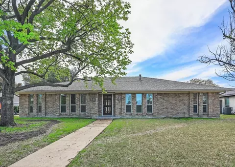 2101 Huntington Dr, Plano, TX 75075