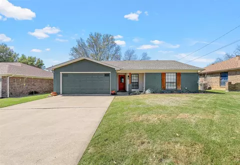 757 Douglas St, Burleson, TX 76028