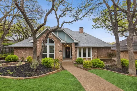 2103 Emerald Lake Dr, Arlington, TX 76013