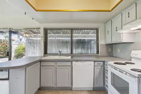 Kitchen - 1301 Roundtree Dr, Euless, TX 76039 photo 4 of 4