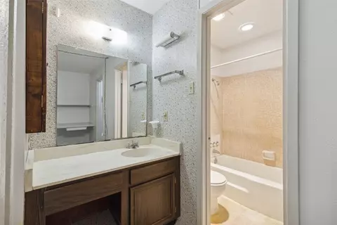 Bath - 1301 Roundtree Dr, Euless, TX 76039 photo 1 of 3