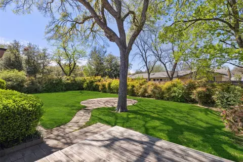 Exterior - 1301 Roundtree Dr, Euless, TX 76039 photo 3 of 4