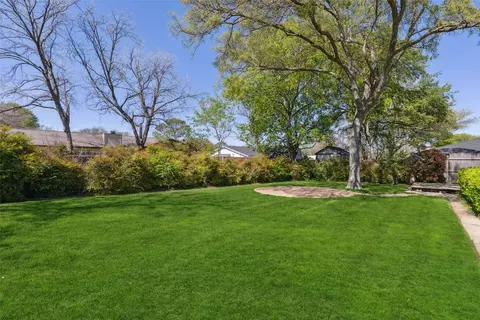 Exterior - 1301 Roundtree Dr, Euless, TX 76039 photo 4 of 4