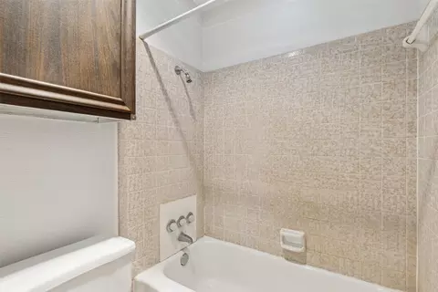 Bath - 1301 Roundtree Dr, Euless, TX 76039 photo 2 of 3