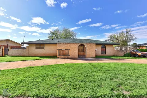 1523 Heath St, Merkel, TX 79536