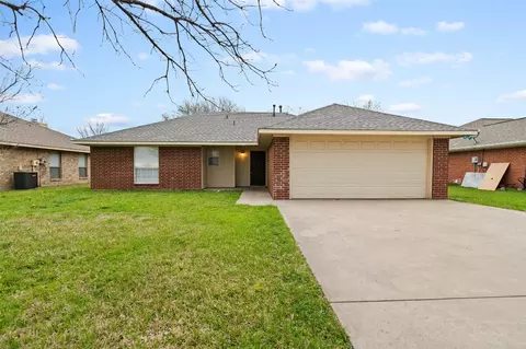 2027 Duck Creek Rd, Sanger, TX 76266