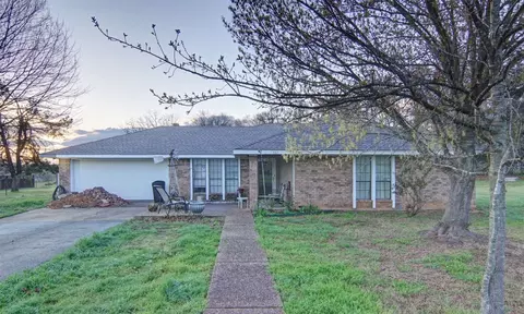 302 De La Cruz St, Weatherford, TX 76085