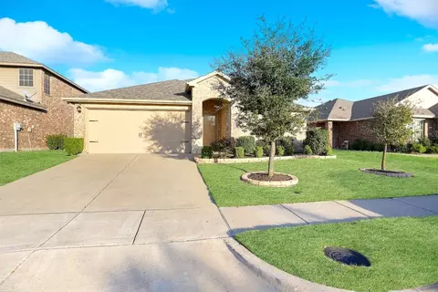 2069 Enchanted Rock Dr, Forney, TX 75126