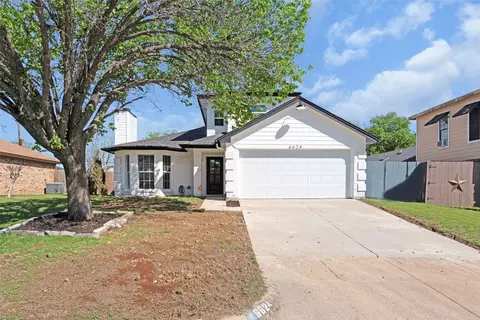 6624 Roxanne Way, Fort Worth, TX 76135