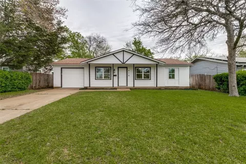 618 Donley Dr, Euless, TX 76039