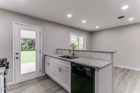 Kitchen - 618 Donley Dr, Euless, TX 76039 photo 2 of 3