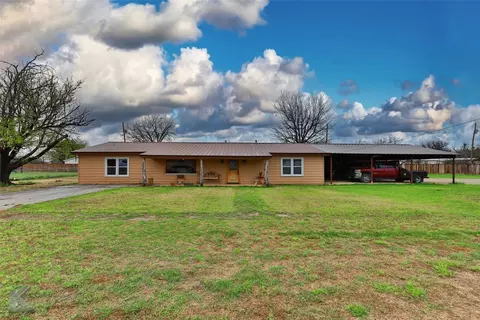109 Coke St, Tye, TX 79563