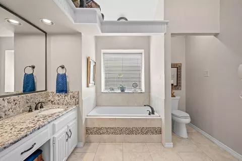 Bath - 1310 Windsor Way, Rowlett, TX 75088 photo 3 of 4