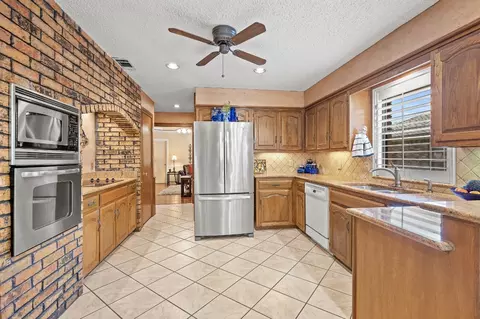 Kitchen - 1310 Windsor Way, Rowlett, TX 75088 photo 2 of 5